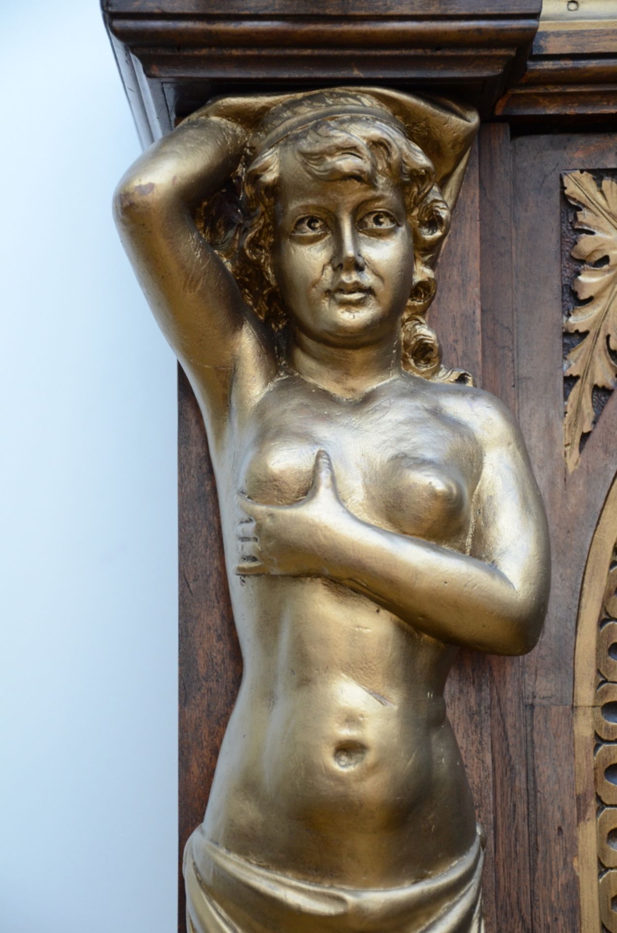 Display case carved in walnut (224x133x53cm) - Bild 4 aus 4