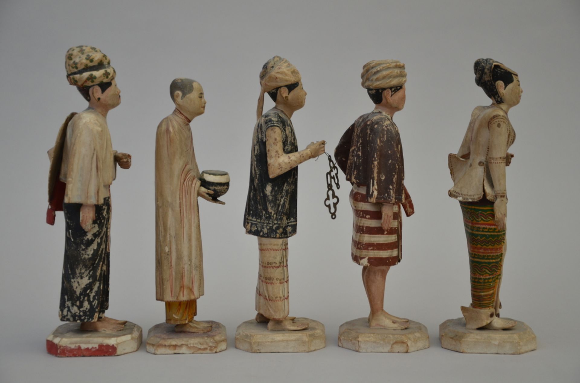 Collection of figures in papier mache and wood, Southeast Asia (H24 to H27cm) - Image 4 of 6