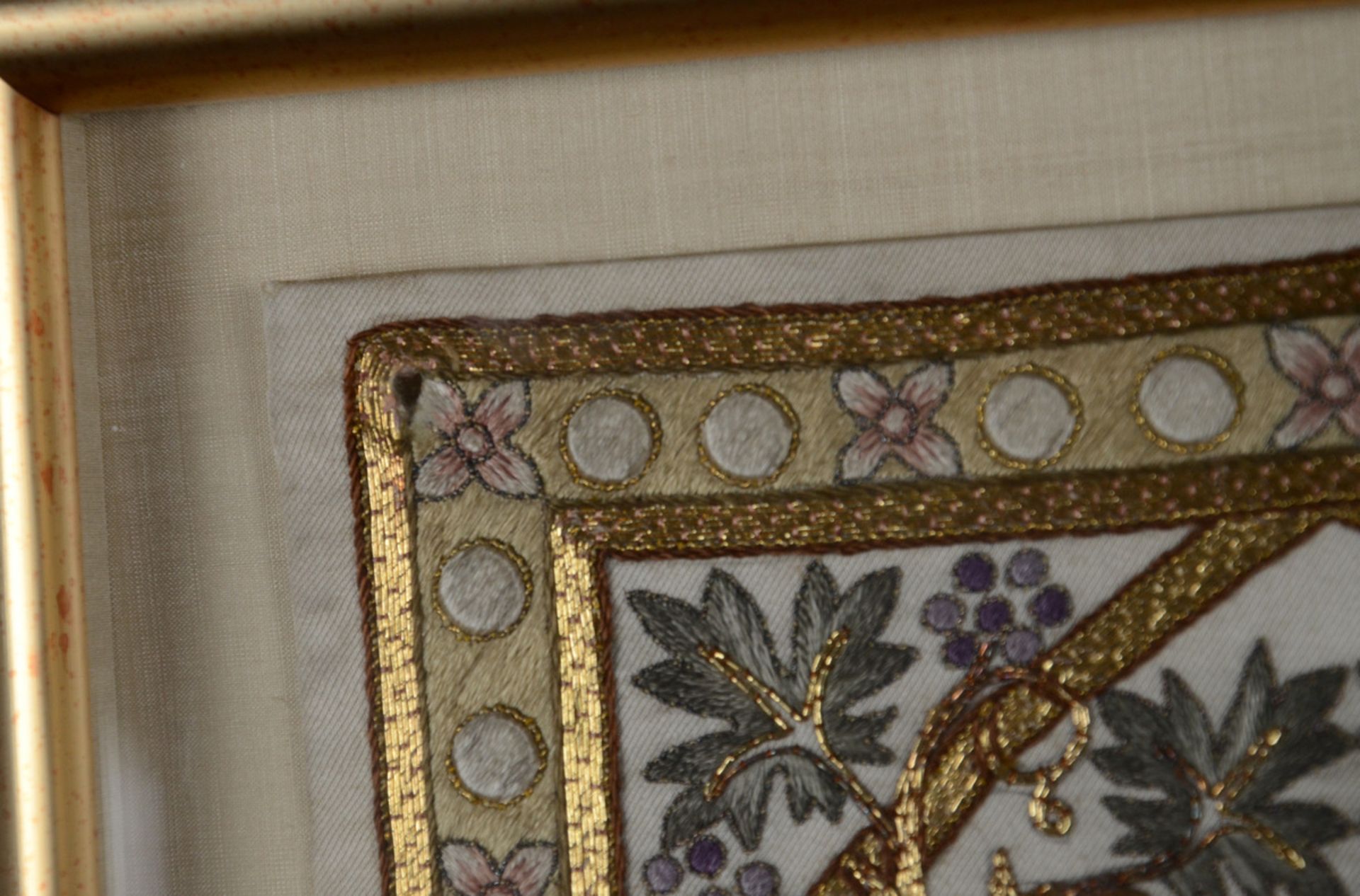 A pair of Gothic Revival brocade 'angels' (45x22cm) - Image 3 of 3