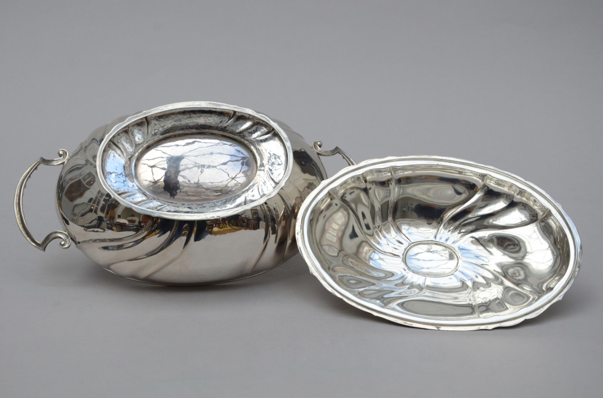 A silver vegetable bowl (19x35x19.5cm) - Image 3 of 4