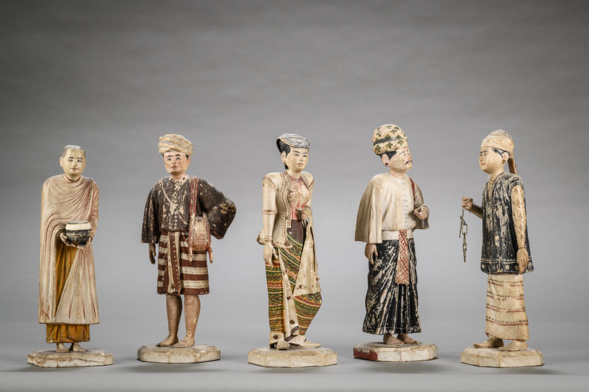Collection of figures in papier mache and wood, Southeast Asia (H24 to H27cm)