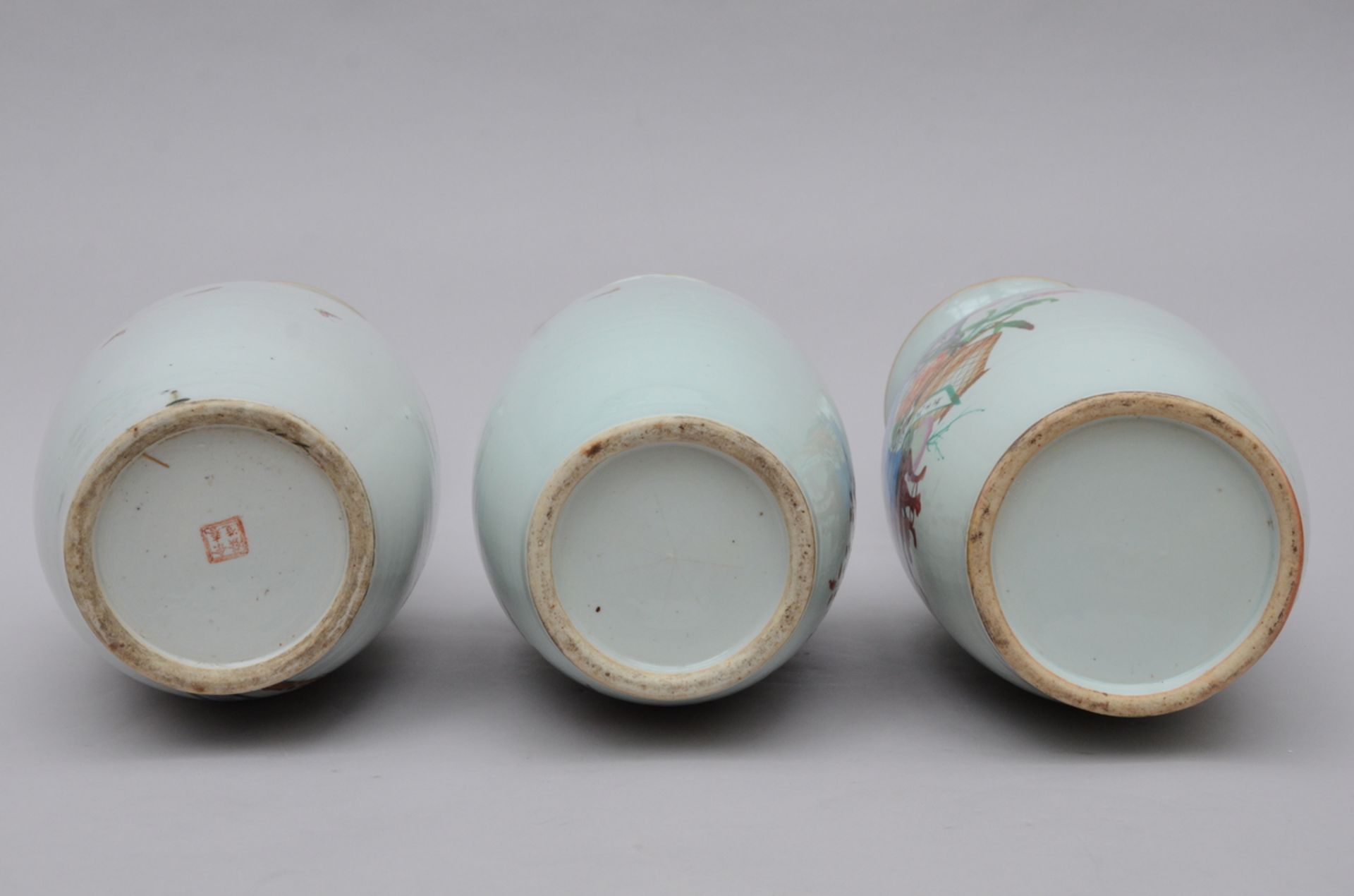 Lot: 3 Chinese vases 'antiquities', 'birds', 'flowers' (H 57.5, 58, 57 cm) - Image 4 of 4