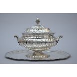 A large silver soup tureen on a plate (800/1000)