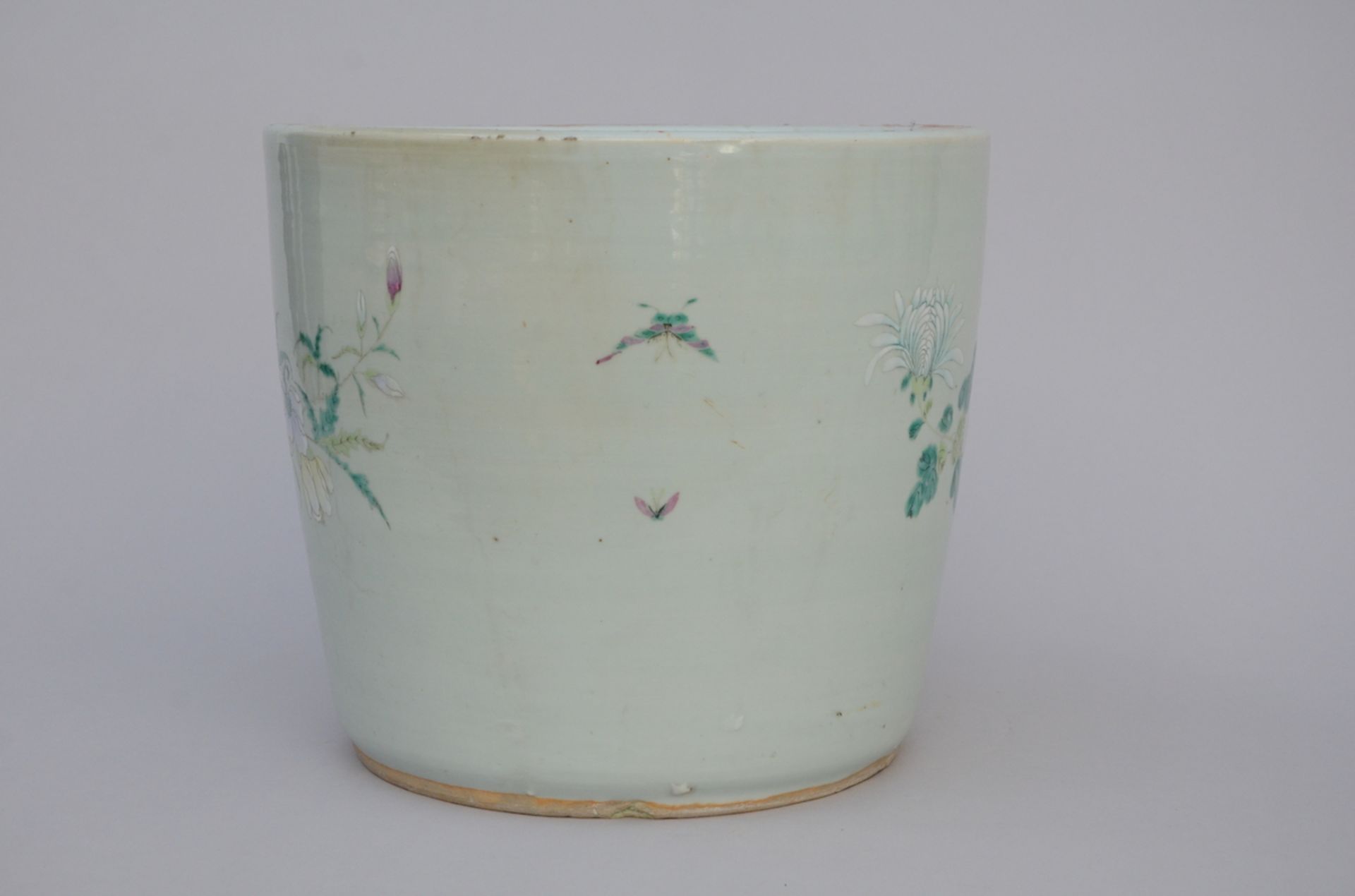A planter in Chinese porcelain 'decor with chrysanthemums' (H31.5 dia36cm) - Image 2 of 4