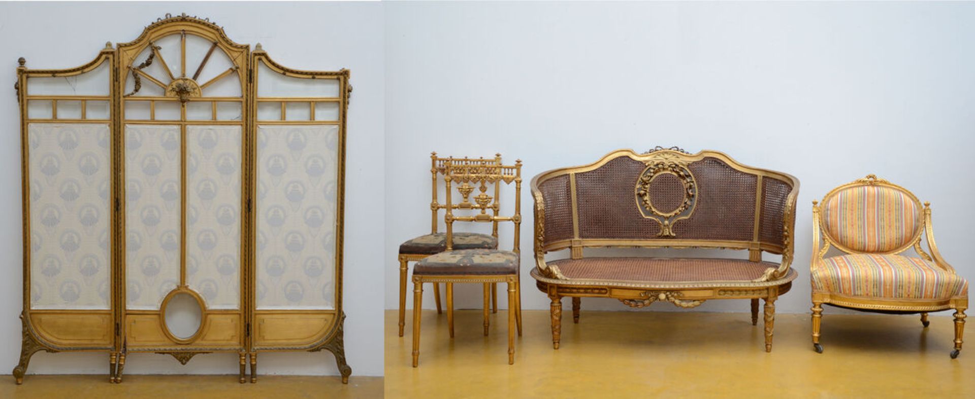 Lot gilt furniture in Louis XVI style: canapé + fauteuil + 2 chairs + gilt room divider (*)