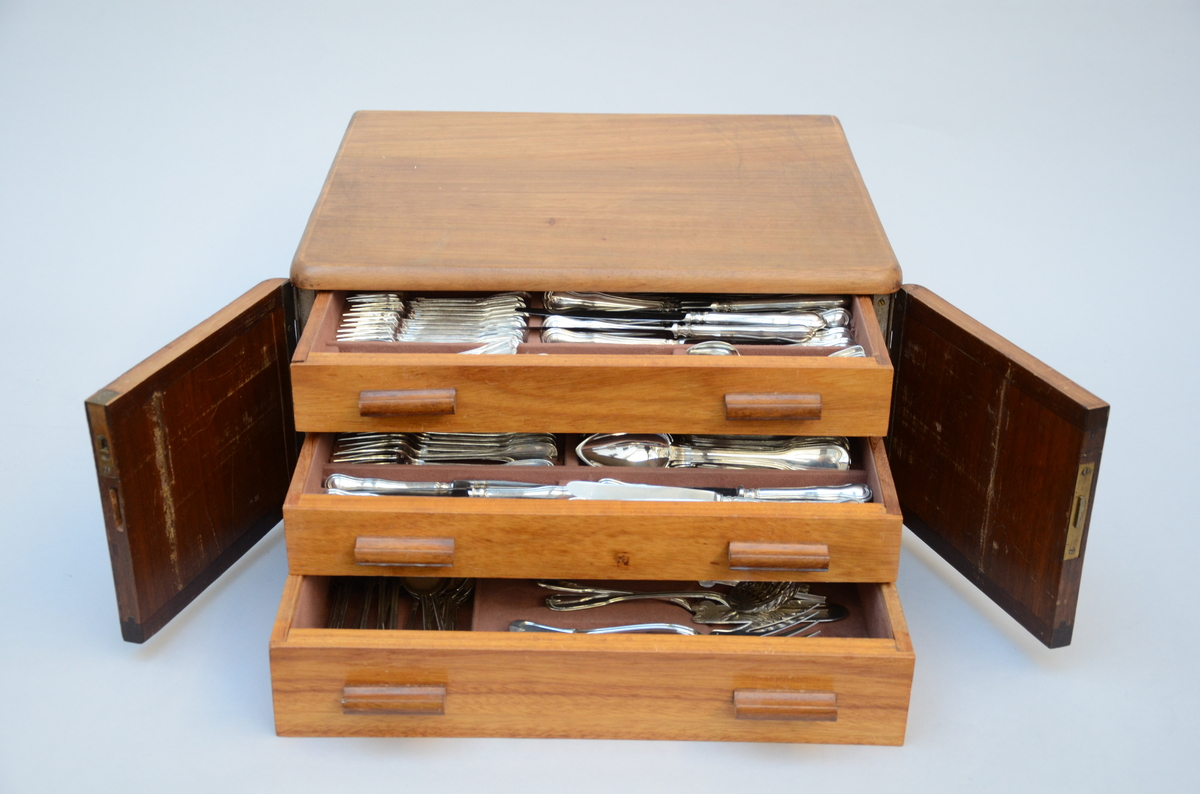 A silver cutlery set in wooden case