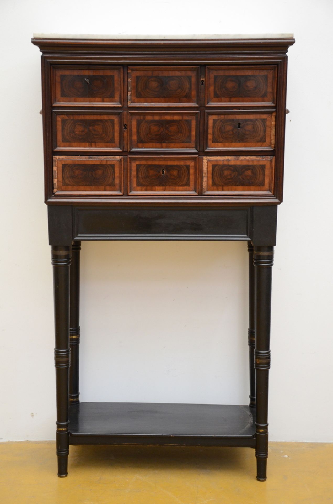 Small antique cabinet in walnut with marble top (H121x66x33cm)(*)