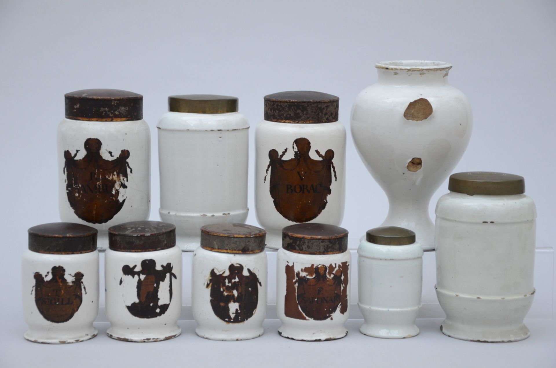 Nine apothecary jars and a bottle in faience, 18th century (h12/19/24cm) - Image 2 of 4