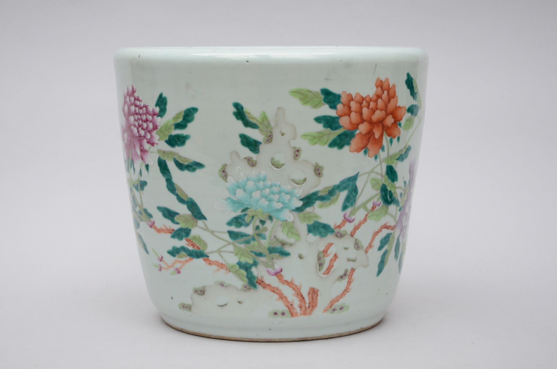 Planter in Chinese porcelain 'Peonies' (H35 dia40cm)