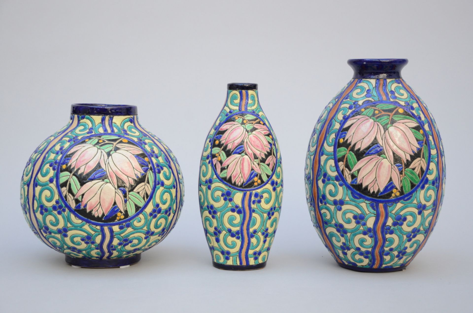 3 Art Deco vases, Boch 'flowers' D2809 (h24 to 31cm) (*)