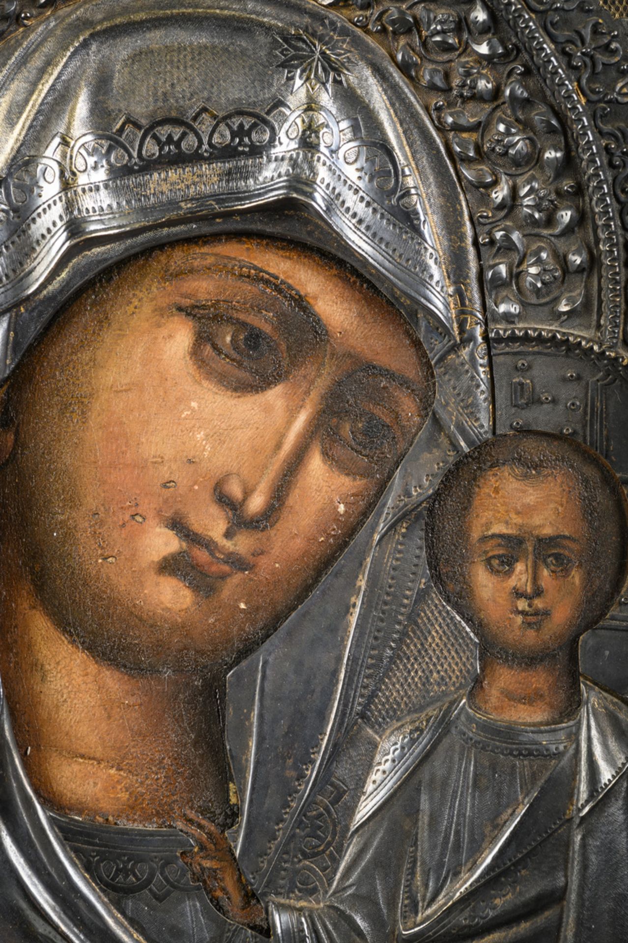 Russian icon 'Mother and Child' with a gilt silver riza (31x26cm) - Image 2 of 4