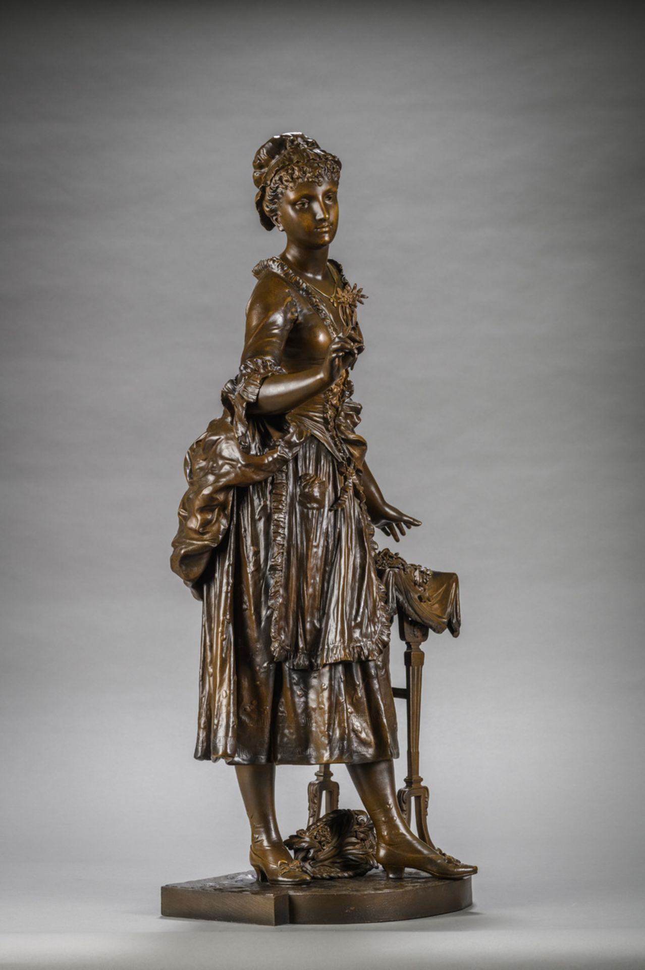 Henri Plé: bronze sculpture 'elegant lady' (83cm) - Image 2 of 5