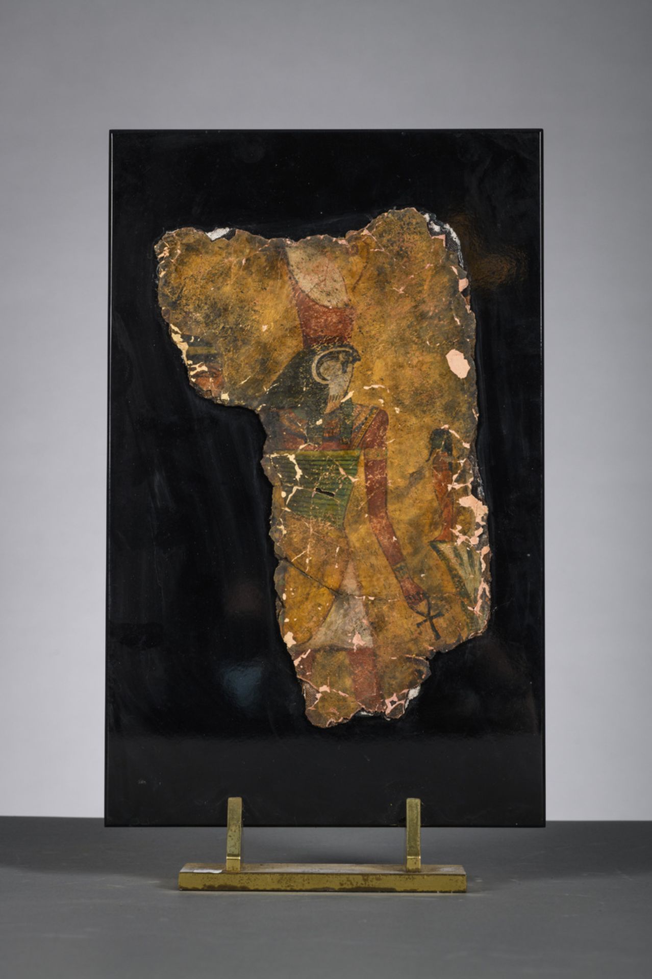 A fragment of an Egyptian wall painting 'Horus' (h30x18cm) - Bild 2 aus 3