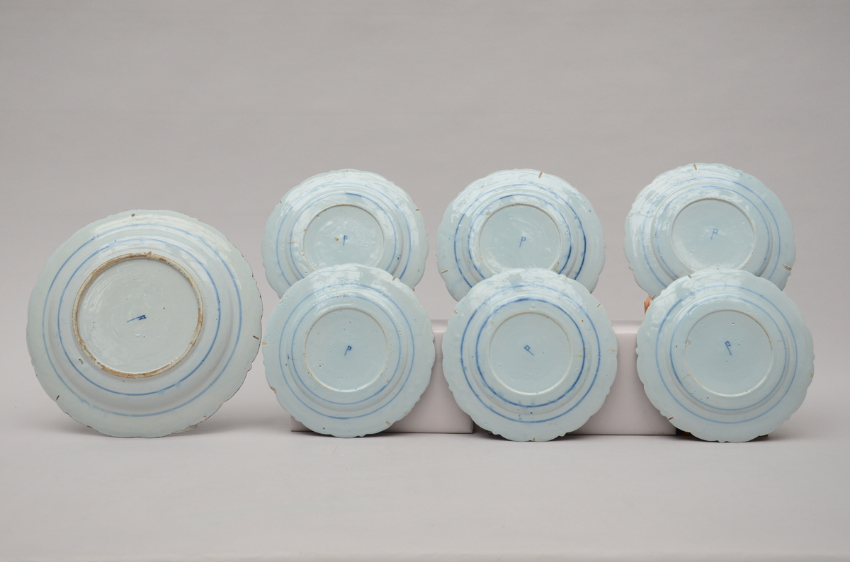 Delft blue plate + six plates 'Tea tree' (dia 25 - 34 cm) (*) - Image 2 of 4