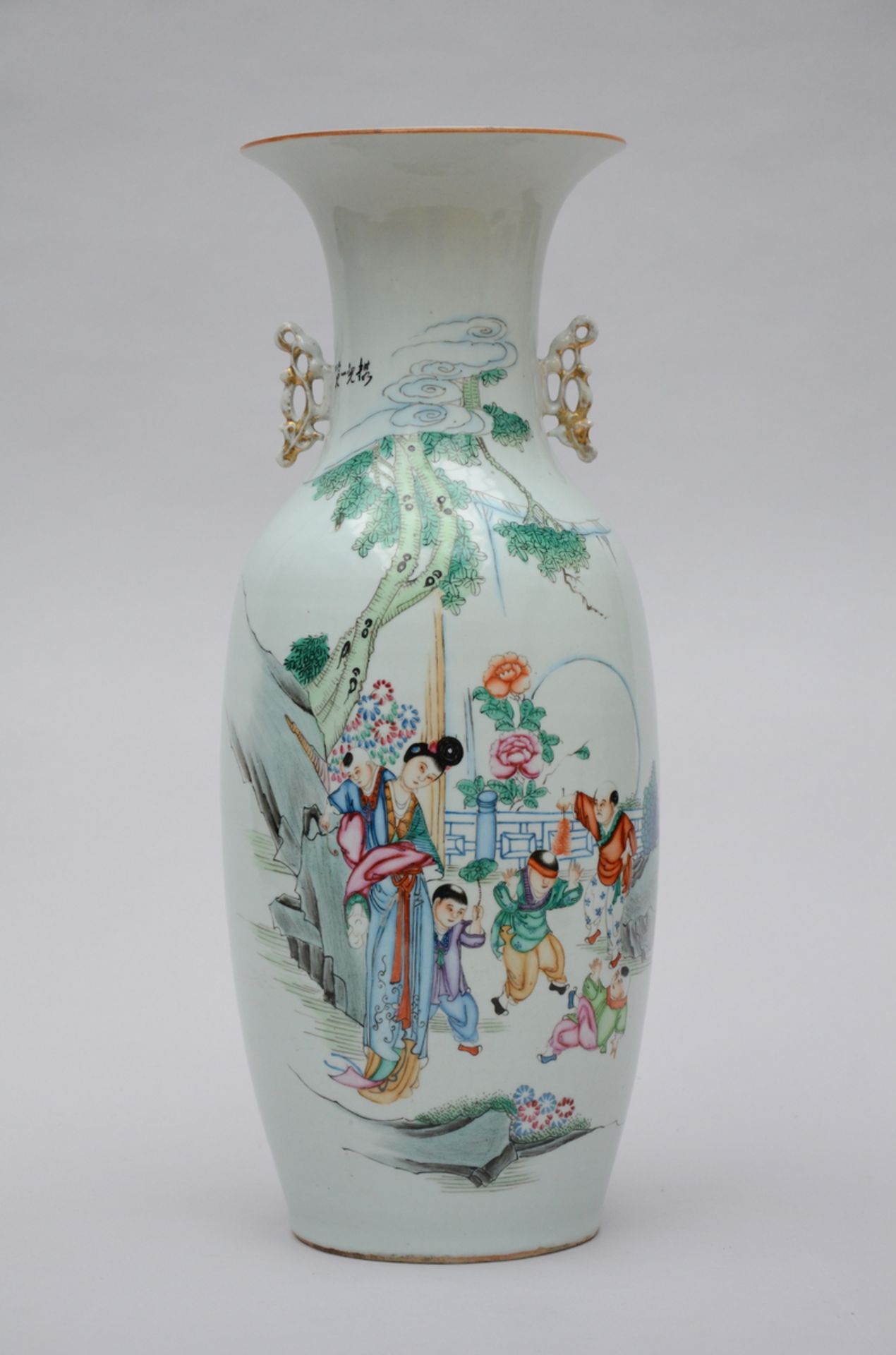 Chinese famille rose vase 'playing children' (h58cm)