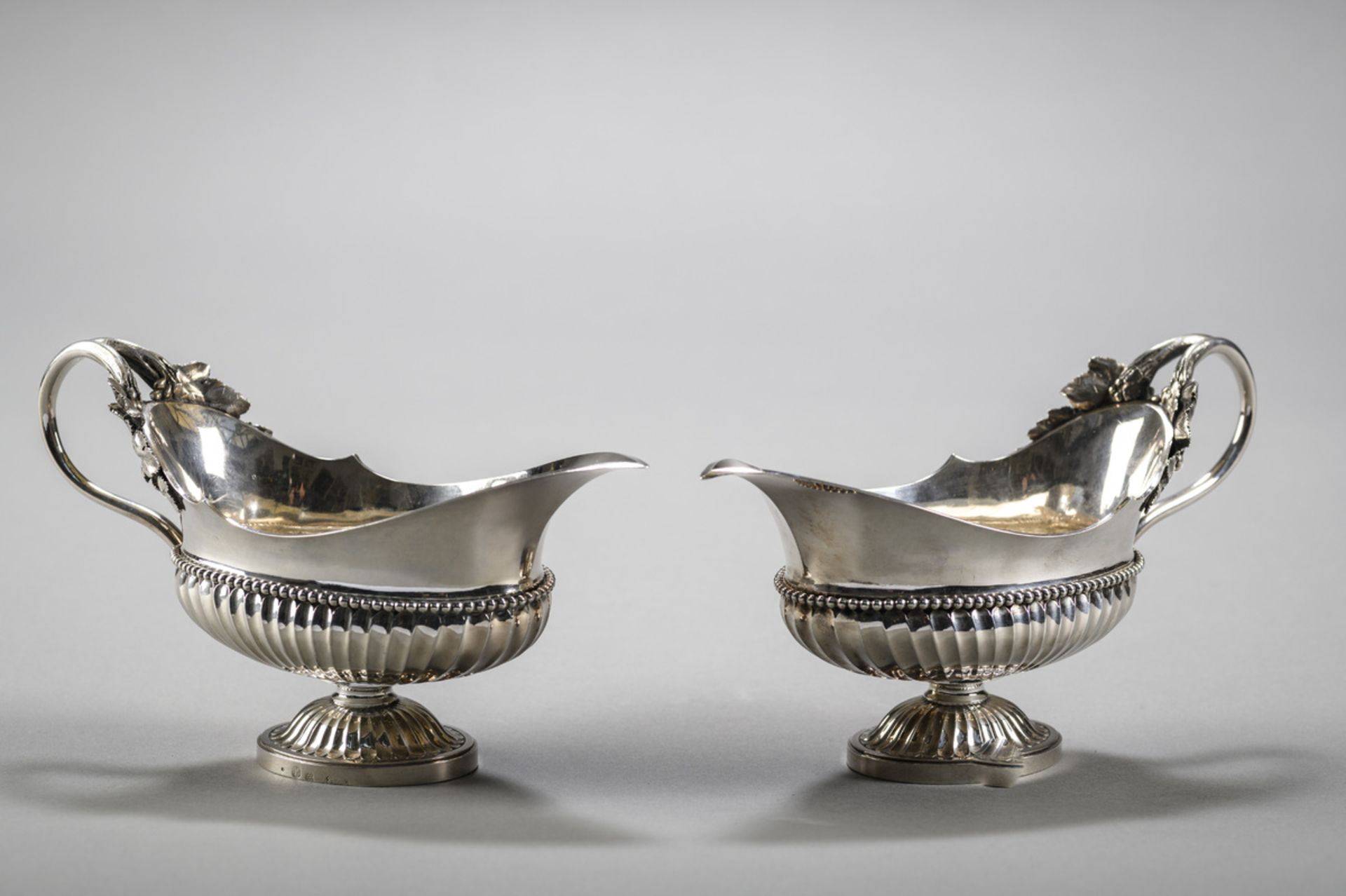 A pair of fine Louis XVI sauce bowls, Ghent 1788 (H10x22cm)