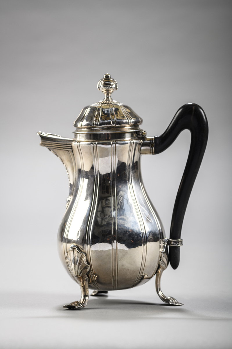 A Louis XV coffee pot in silver, Namur 18th century (h24cm) (*) - Image 2 of 5