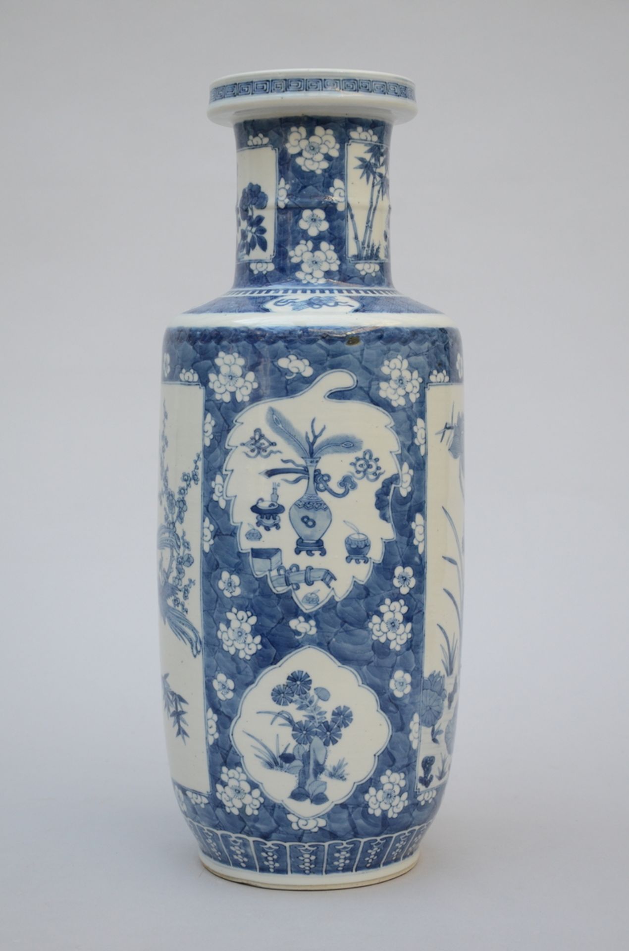 Chinese rouleau vase in blue and white porcelain 'flowers', 19th century (h47cm) - Image 3 of 5