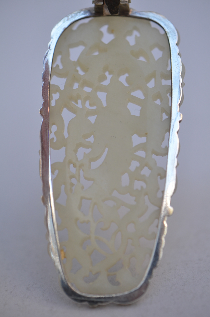 A Chinese silver-mounted jade plaque (6.9x3.2cm) - Image 3 of 3