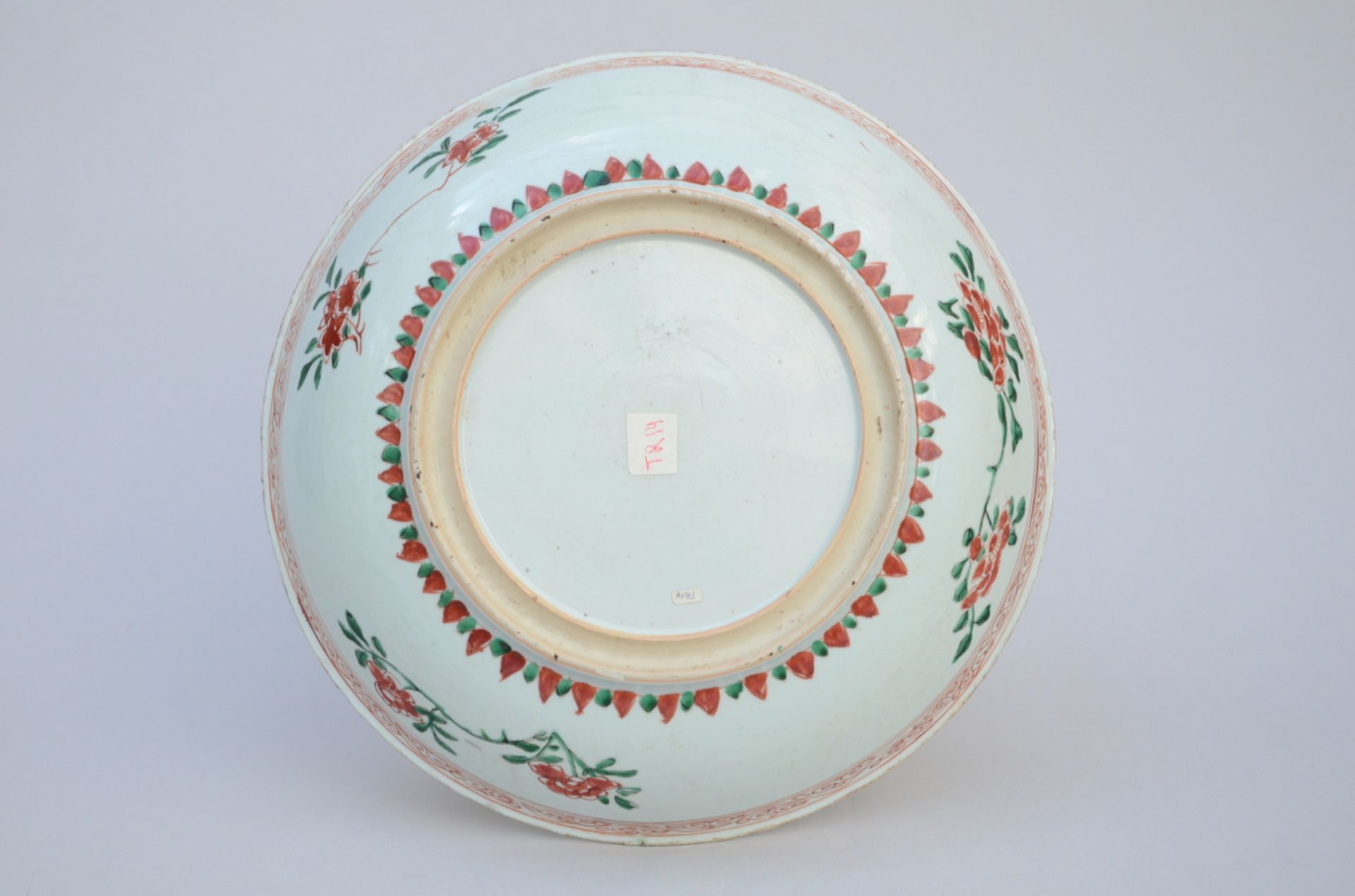 Chinese wucai dish 'Peonies', 17th century (dia 33.5cm) (*) - Image 2 of 2