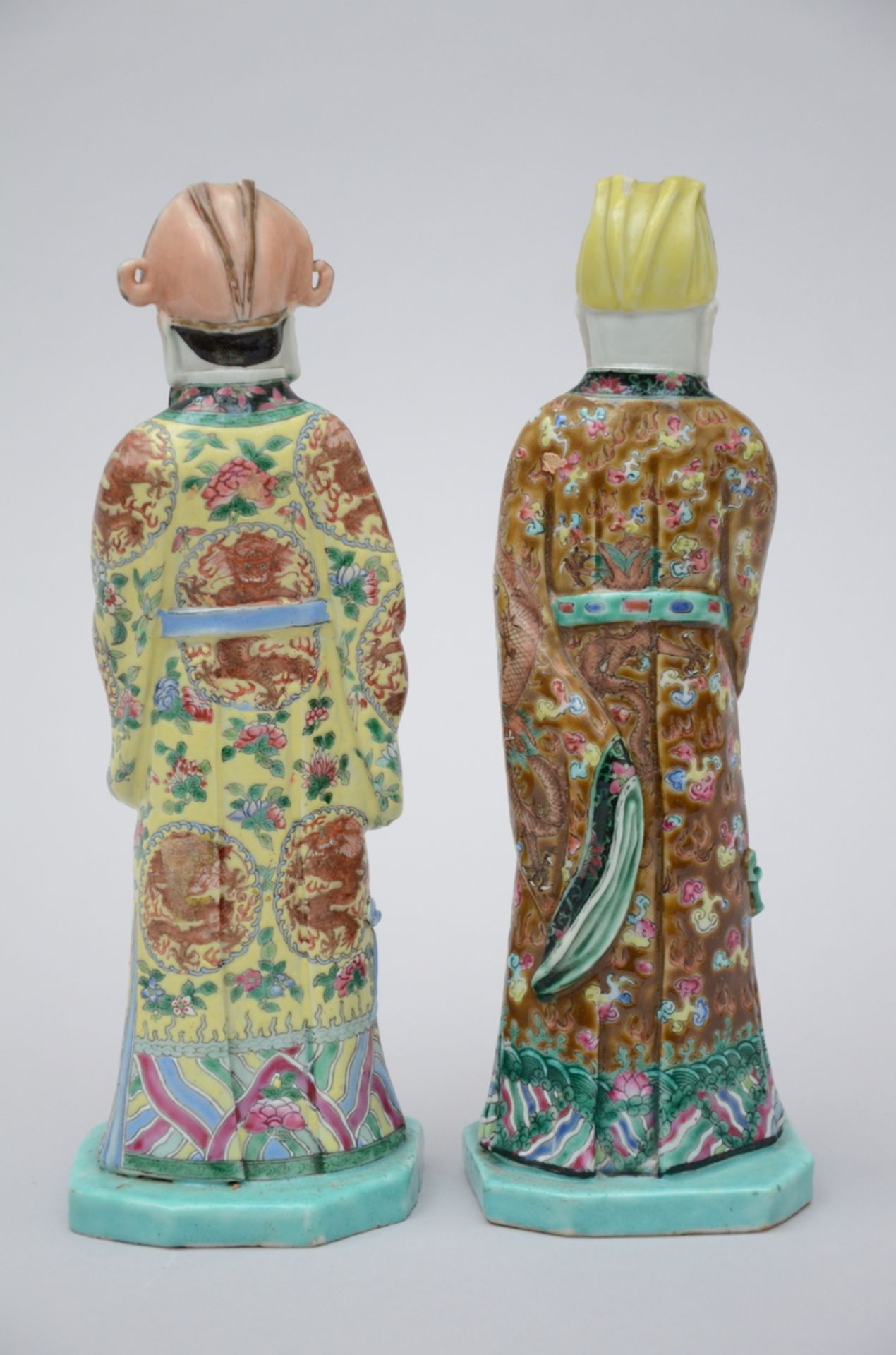 A pair of Chinese porcelain figures (H25cm) (*) - Image 2 of 4