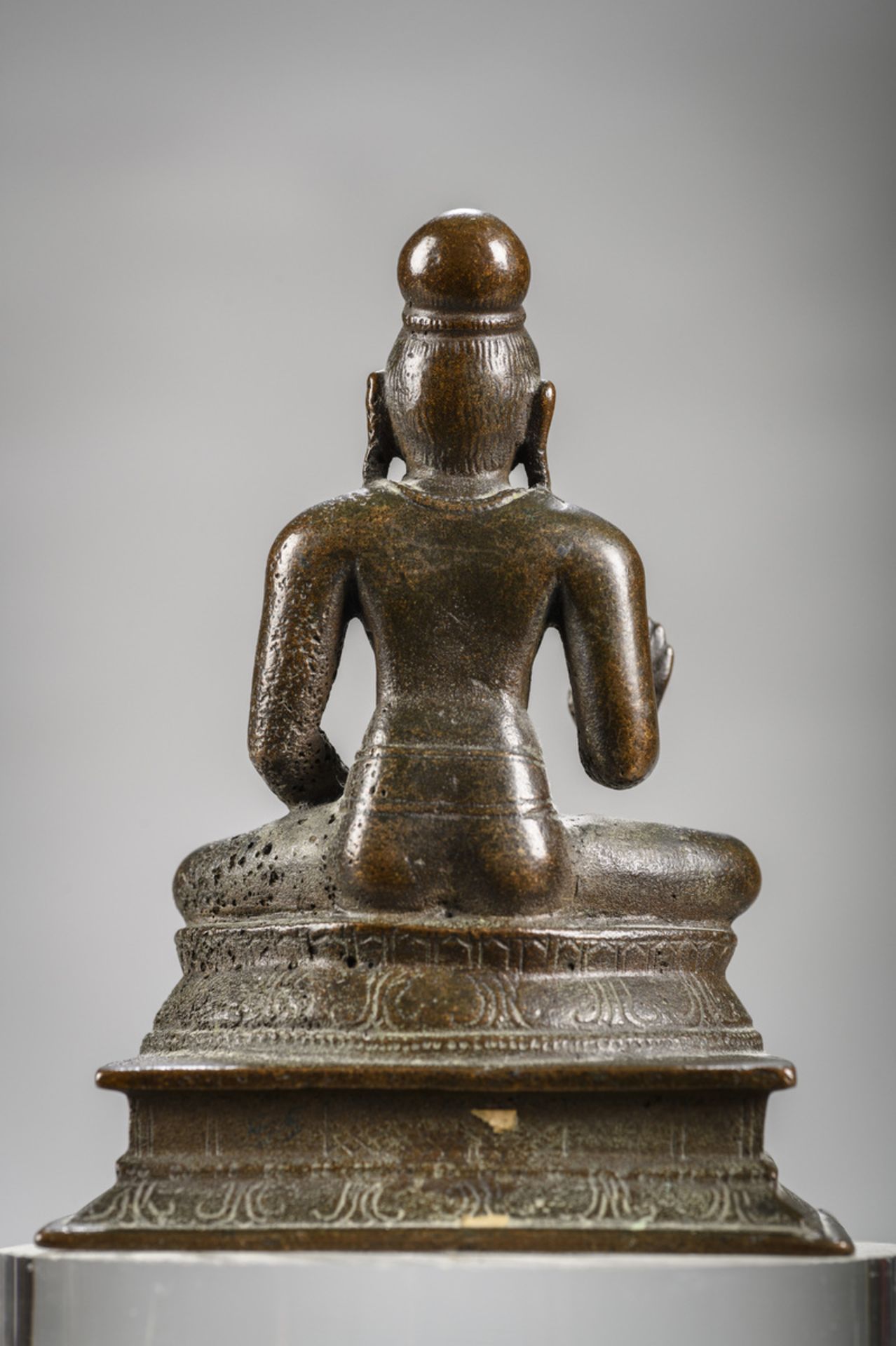 A bronze sculpture 'Yogi', India 17th - 18th century (h 11.2 cm) - Image 4 of 5