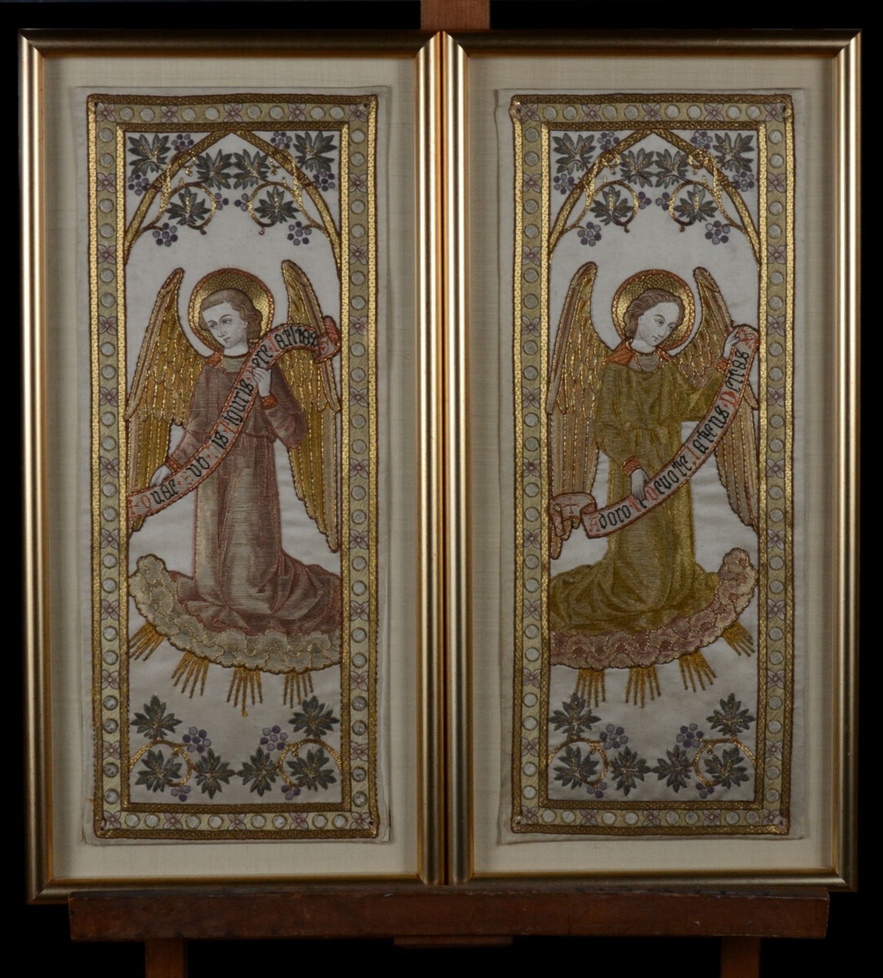 A pair of Gothic Revival brocade 'angels' (45x22cm)