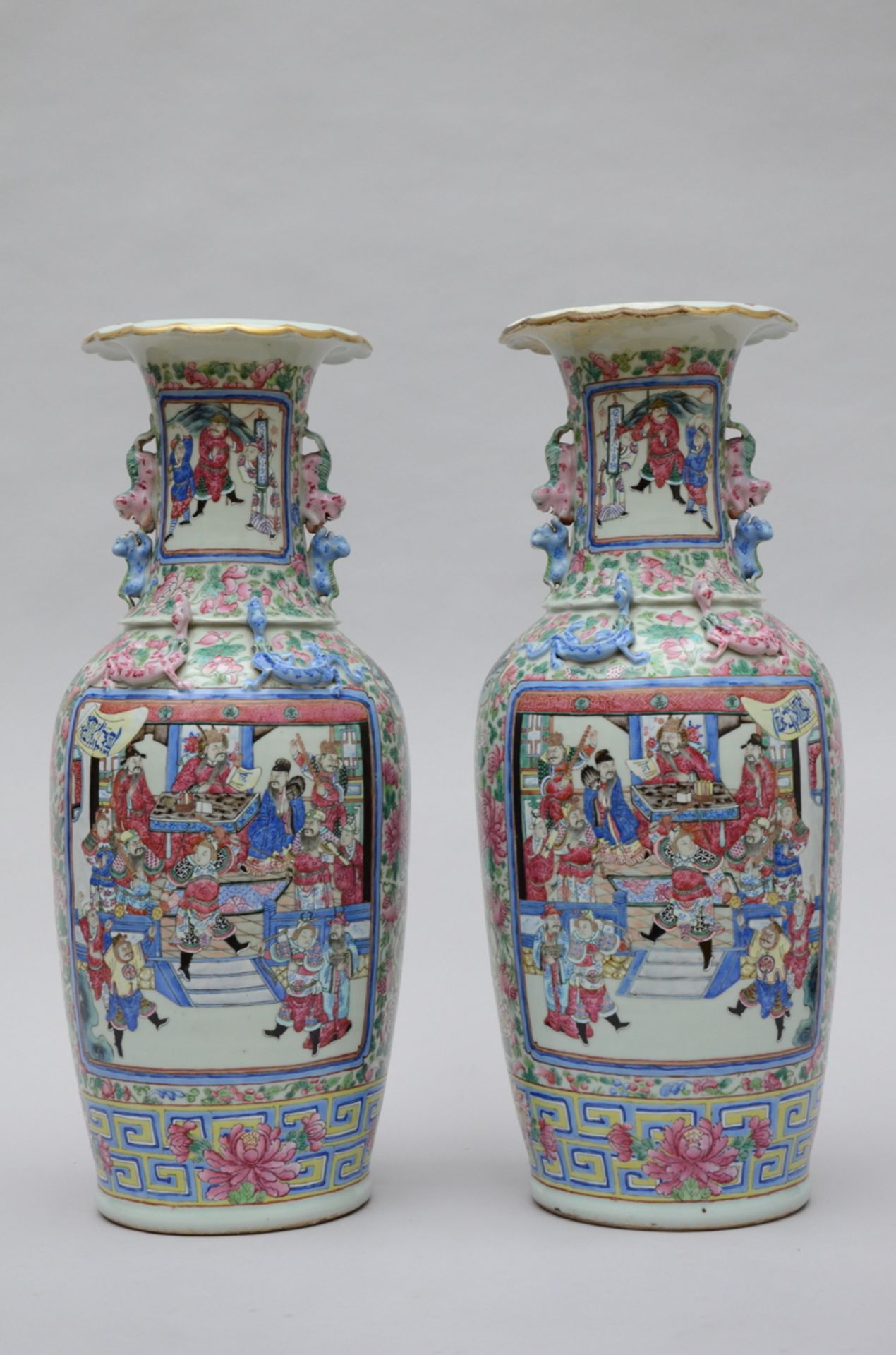 A pair of Chinese famille rose Canton vases 'warriors' (H64cm) (*)