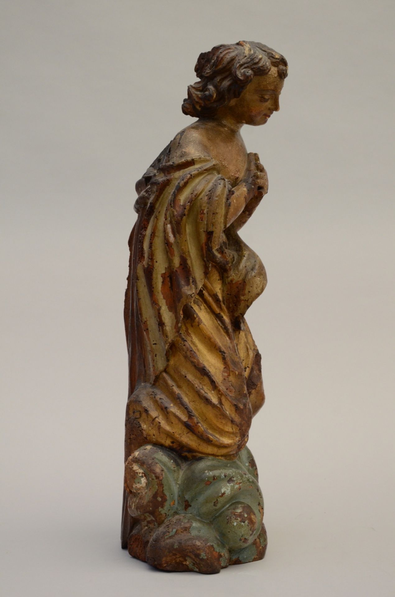 A baroque angel in polychrome wood, 17th century (h65cm) - Image 2 of 4