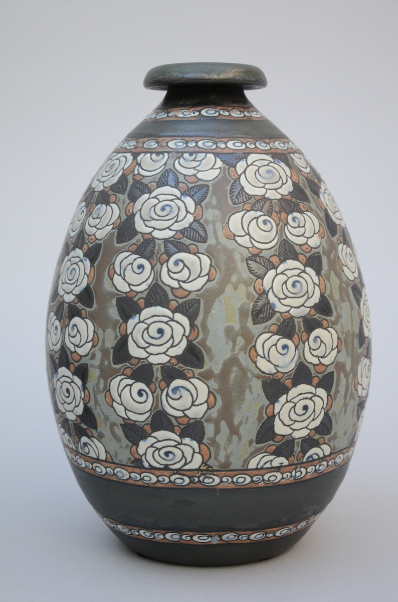 2 Art Deco vases in stoneware, Boch la Louvière, 'flowers' D880,D666 (h29-30cm) - Image 3 of 4