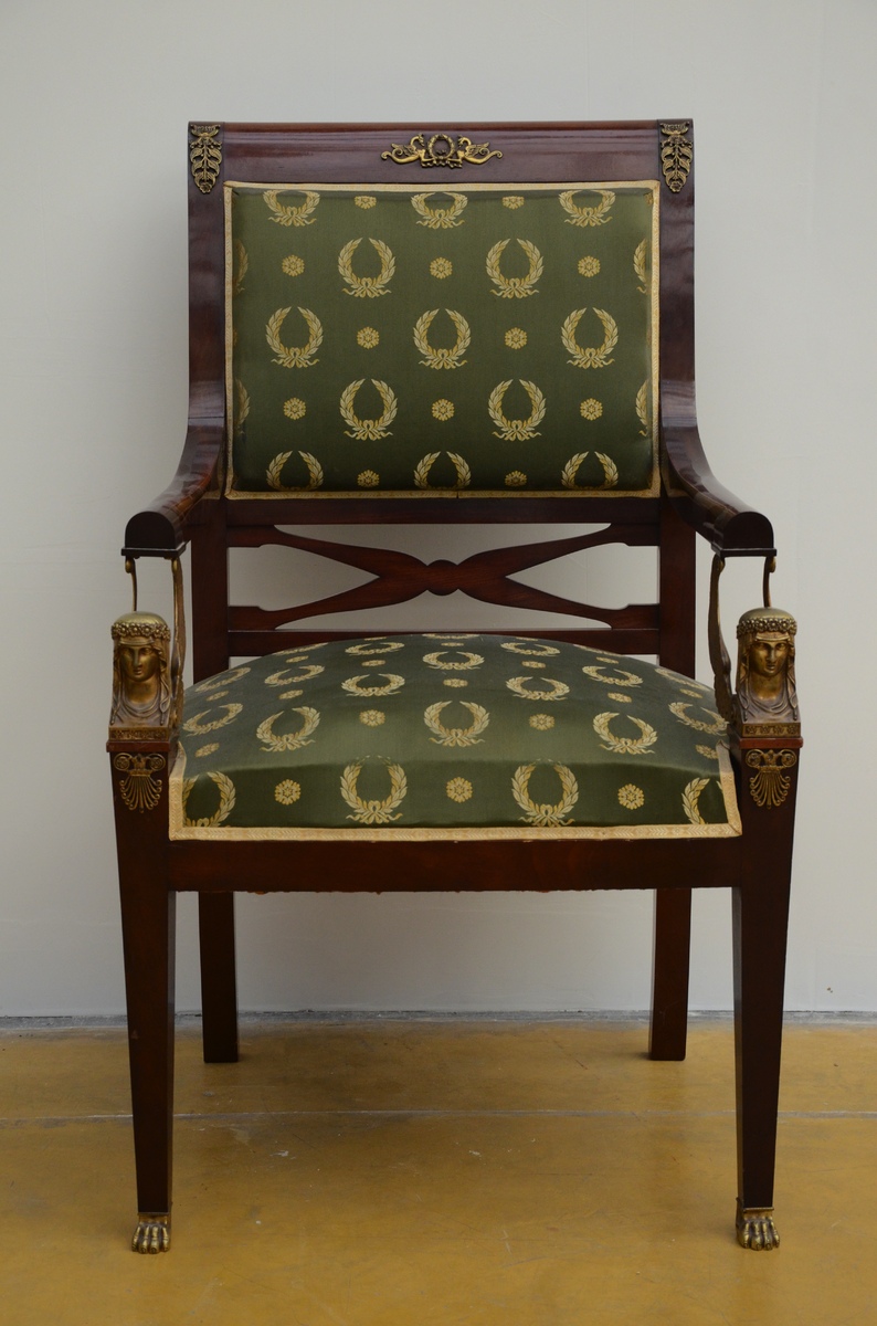 A fine mahogany and gilt bronze dining set Empire style - Bild 4 aus 5