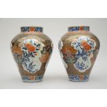 A pair of Japanese Arita vases (41cm) (*)