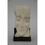 Jan Antheunis: Art Deco statue in marble (h23.5cm)