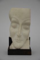 Jan Antheunis: Art Deco statue in marble (h23.5cm)