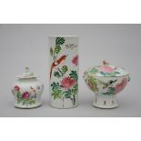 Lot: three pieces in Chinese porcelain Republic period (*)