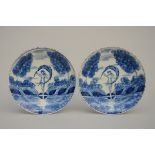 A pair of Delft plates 'figures' 18th century (dia25cm)