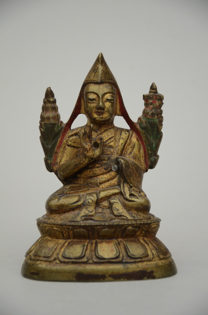 A lacquered bronze sculpture 'Tsongkapa' 19th century (h10cm)