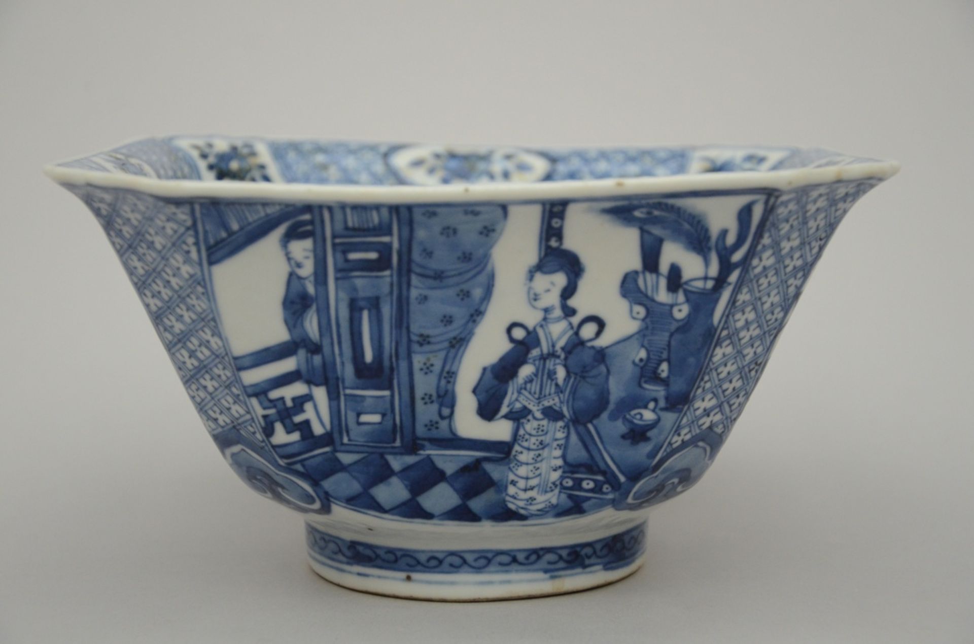 Chinese octagonal bowl in blue and white porcelain 'romantic scenes' 19th century (11.5x21x20.5cm) - Image 2 of 5