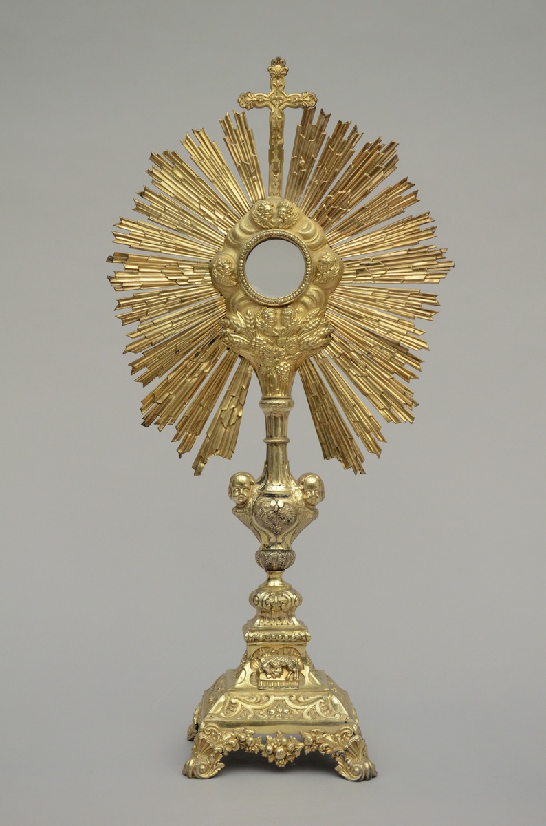 A Neo Baroque monstrance in gilt silver by Dejean (h64.5cm)