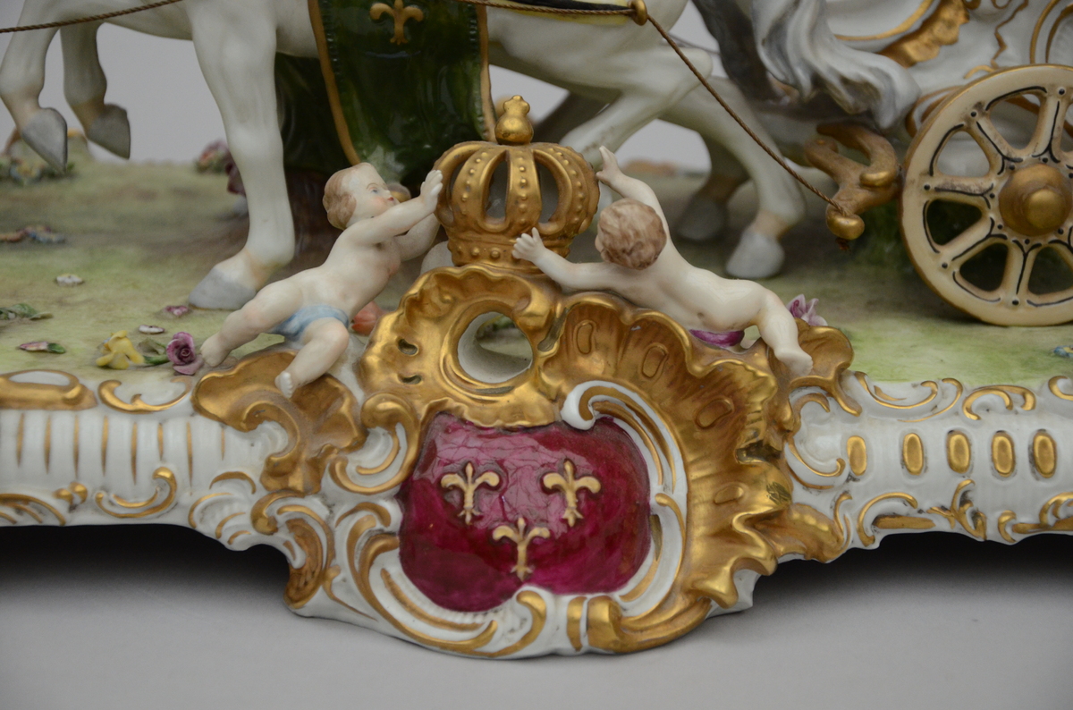 Large group in porcelain 'coach of the French king' (l 80 cm) - Bild 3 aus 4