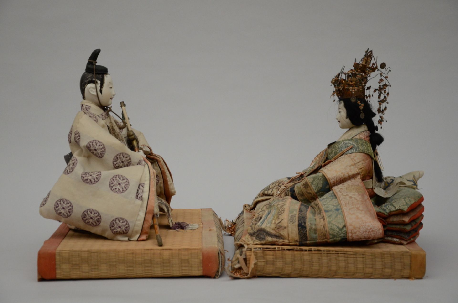 2 Japanese dolls 'warrior and companion' (26x44x34cm) (26x33x26cm) (*) - Bild 2 aus 4