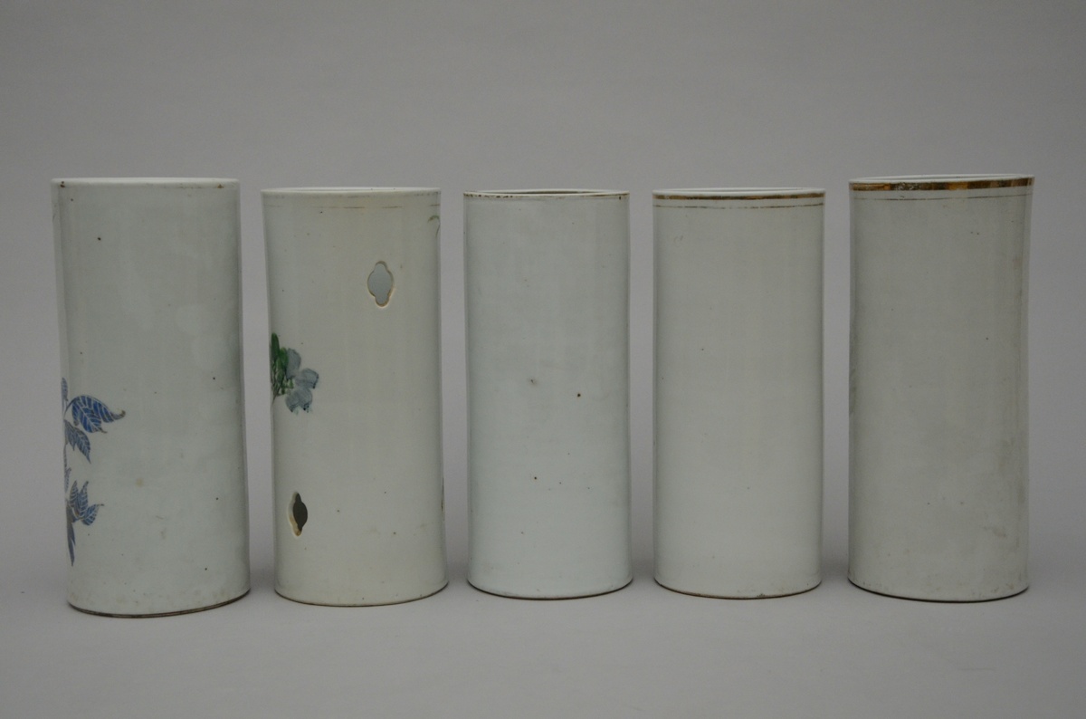 Lot: 5 Chinese cylindrical vases 'birds and landscapes' (28 to 29 cm) (*) - Bild 2 aus 5