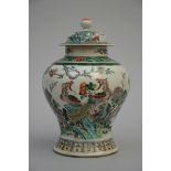 Potiche in Chinese famille verte porcelain 'phoenixes' (h36cm)