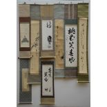 Lot: 8 Oriental hanging rolls (from 35x6 tot 122x18cm) (*)