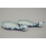 A pair of Asian gourd-shaped dishes (36x16cm) (*)