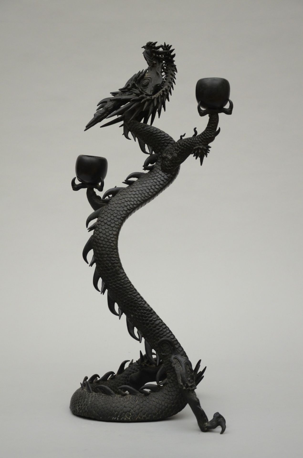 Japanese bronze candle holder 'dragon' (58x28x24cm) (*) - Image 2 of 4