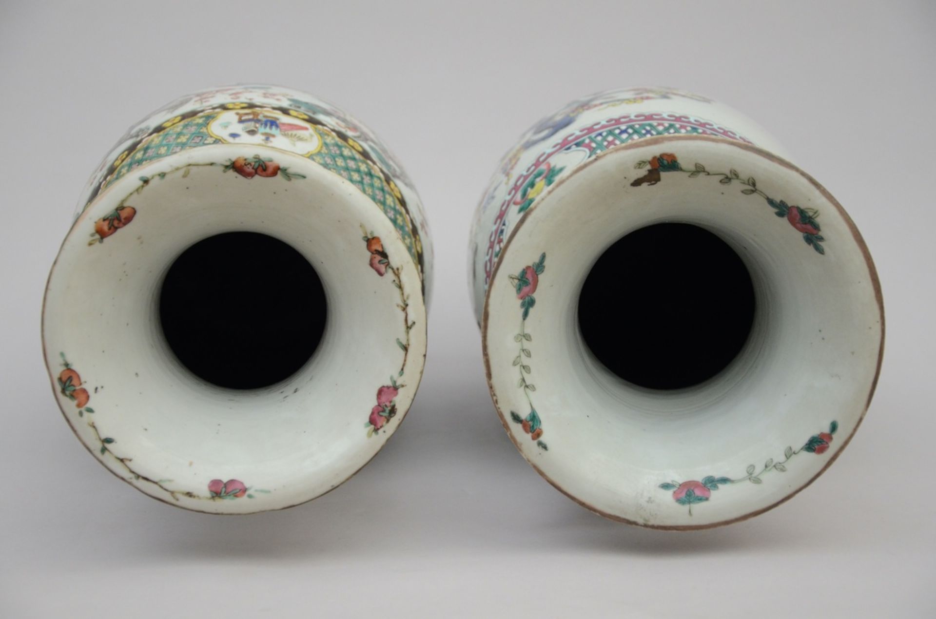 2 vases in Chinese porcelain 'birds' and 'antiquities' (h60cm) (*) - Bild 4 aus 5