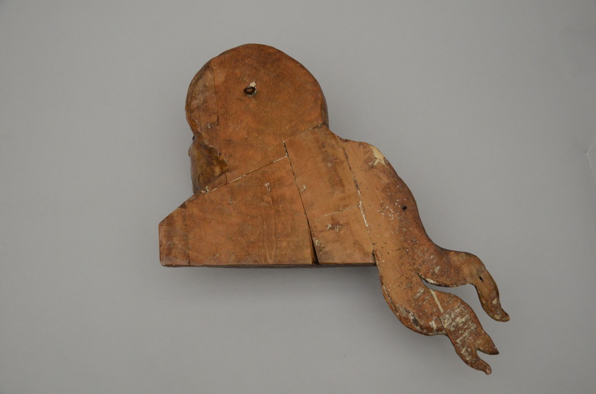 A wooden fragment 'head of a woman' 17th-18th century (51x47x17cm) - Bild 3 aus 4