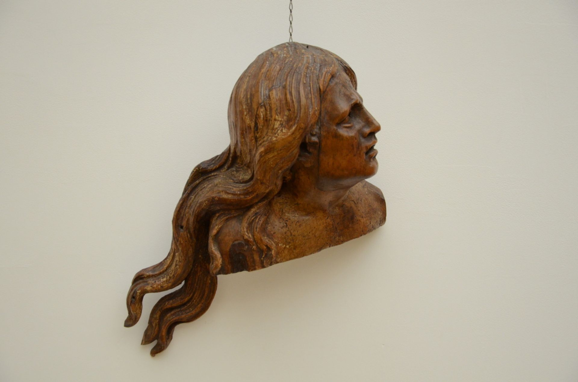 A wooden fragment 'head of a woman' 17th-18th century (51x47x17cm) - Bild 2 aus 4