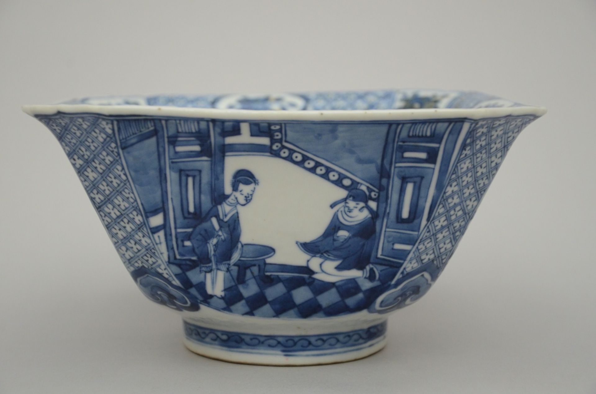 Chinese octagonal bowl in blue and white porcelain 'romantic scenes' 19th century (11.5x21x20.5cm)